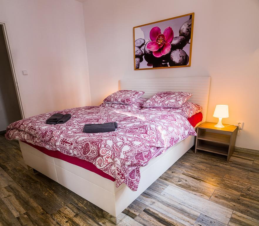 Guesthouse Zlaty Hrozen Česká Lípa Buitenkant foto