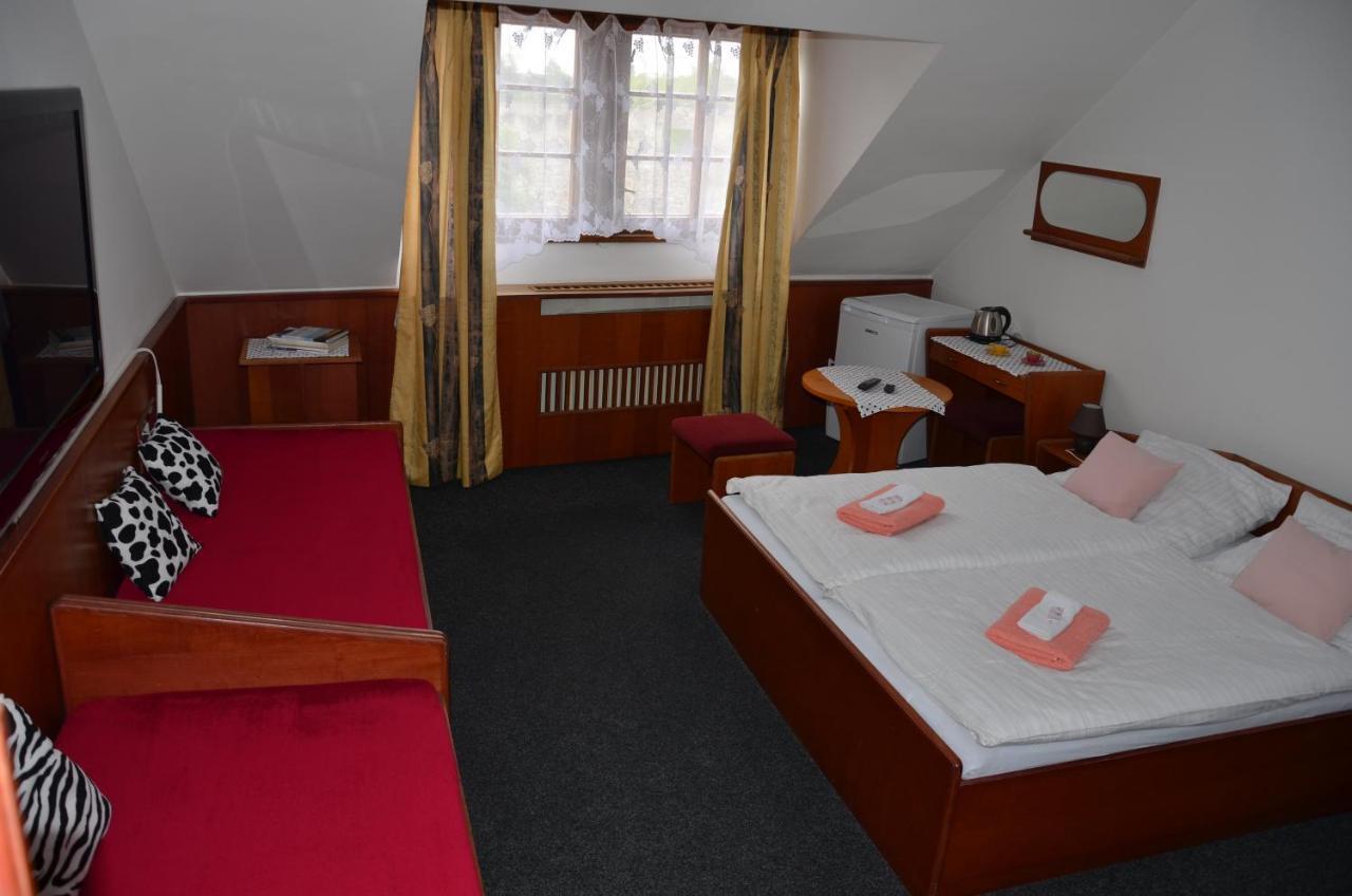 Guesthouse Zlaty Hrozen Česká Lípa Buitenkant foto