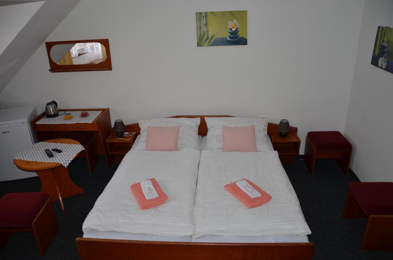 Guesthouse Zlaty Hrozen Česká Lípa Buitenkant foto
