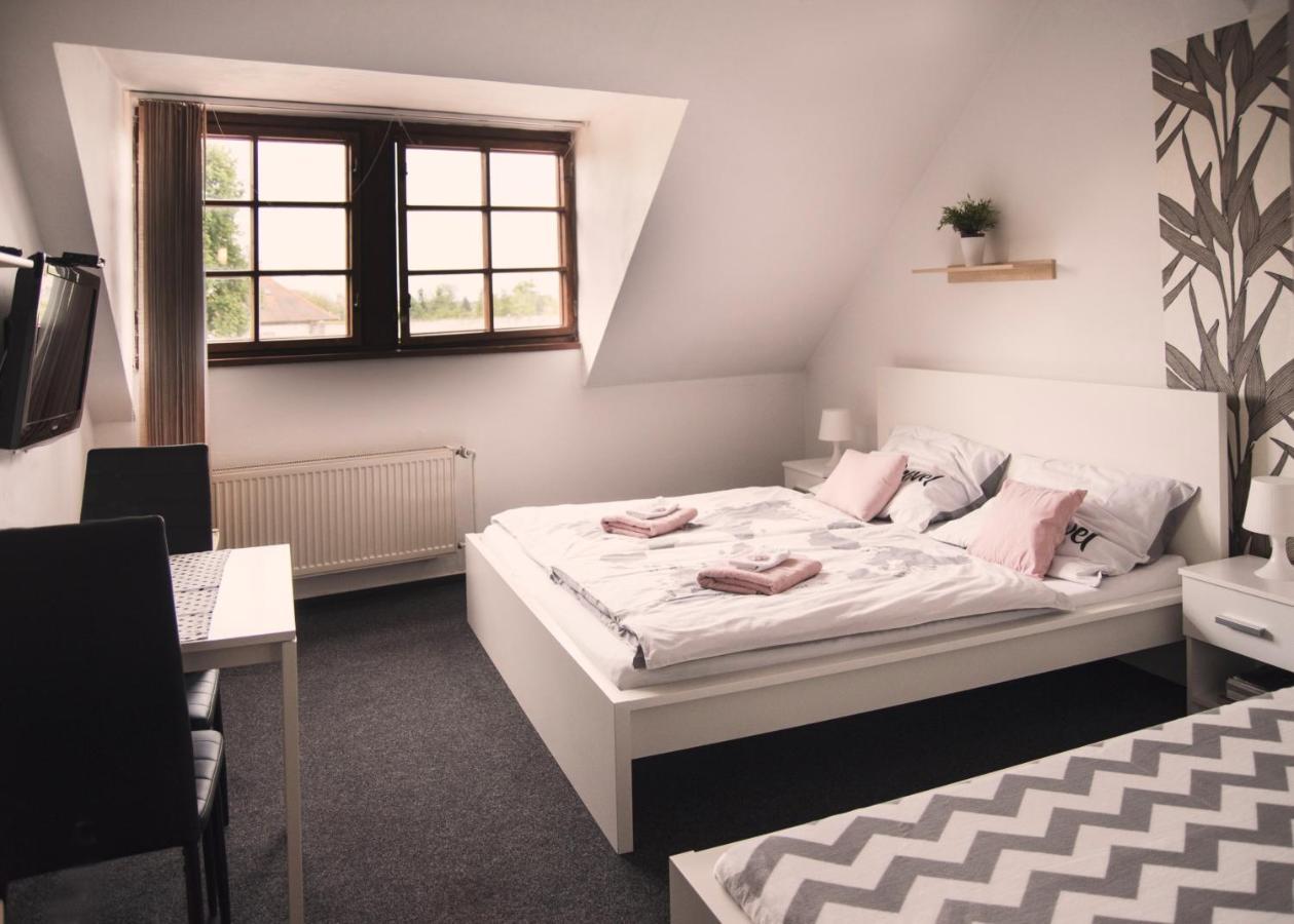 Guesthouse Zlaty Hrozen Česká Lípa Buitenkant foto